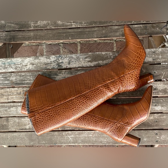 VERONICA BEARD Abella Boots. Color is Honey. Size 6.5 - Picture 10 of 12